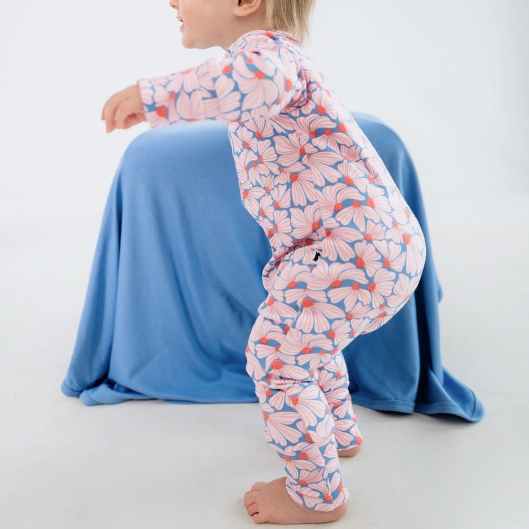 Bamboo Baby Zipper Footed Onesie | Saltwater Floral Grenouillère bébé en bambou avec fermeture éclair et pieds | Motif floral marin: