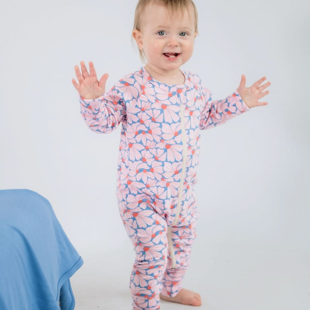 Bamboo Baby Zipper Footed Onesie | Saltwater Floral Grenouillère bébé en bambou avec fermeture éclair et pieds | Motif floral marin: