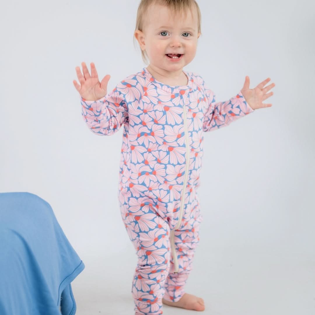 Bamboo Baby Zipper Footed Onesie | Saltwater Floral Grenouillère bébé en bambou avec fermeture éclair et pieds | Motif floral marin: