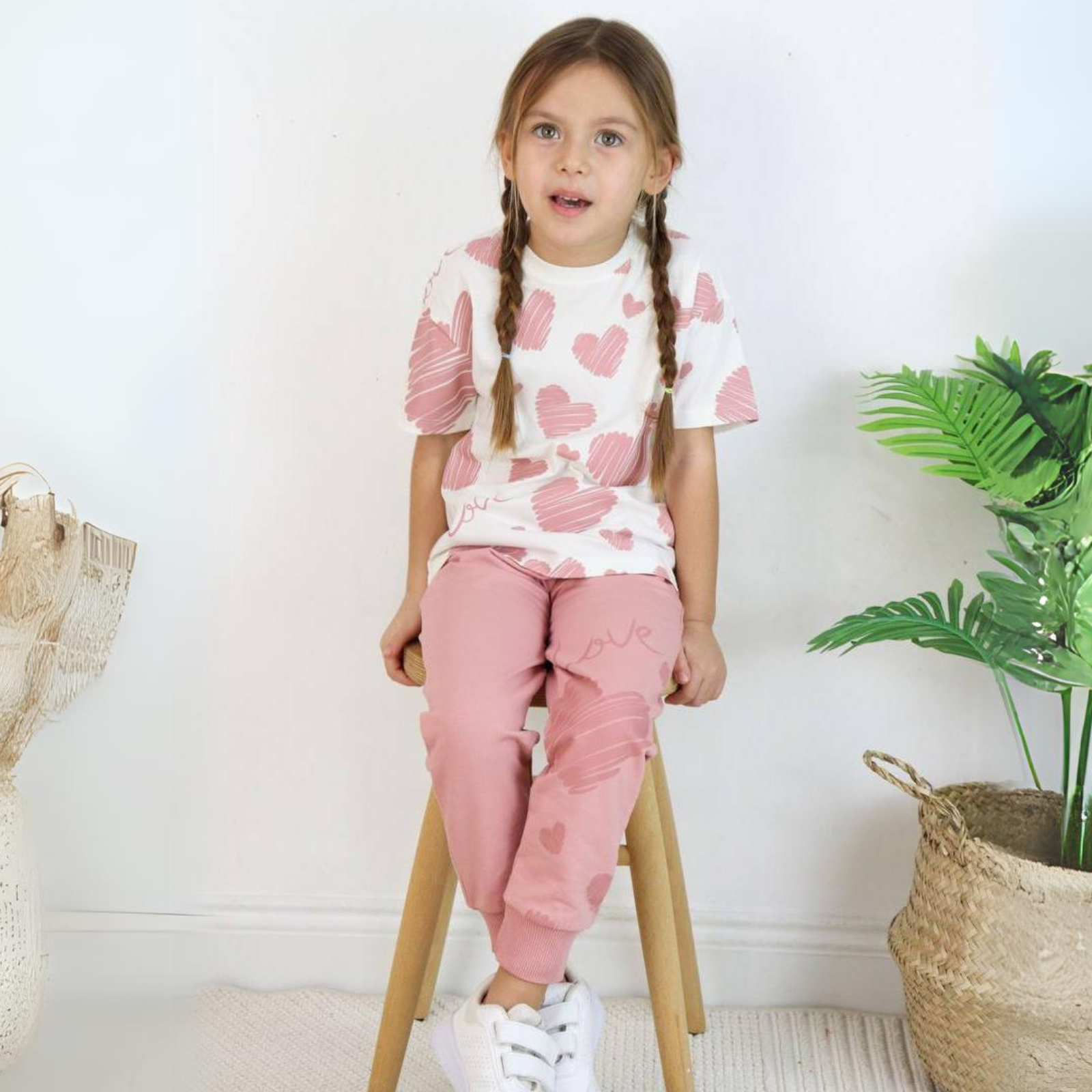 Scribble Hearts Girls Joggers Set : Ensemble de survêtements pour filles Scribble Hearts