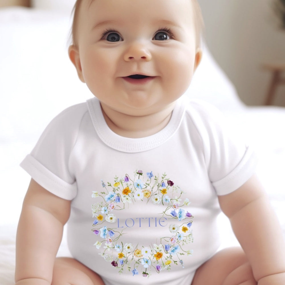 Personalised Baby Girls Spring Flowers Baby Outfit: Bib, Vest, Baby Grow : Tenue personnalisée pour bébé fille printemps fleurs : bavoir, gilet, grenouillère