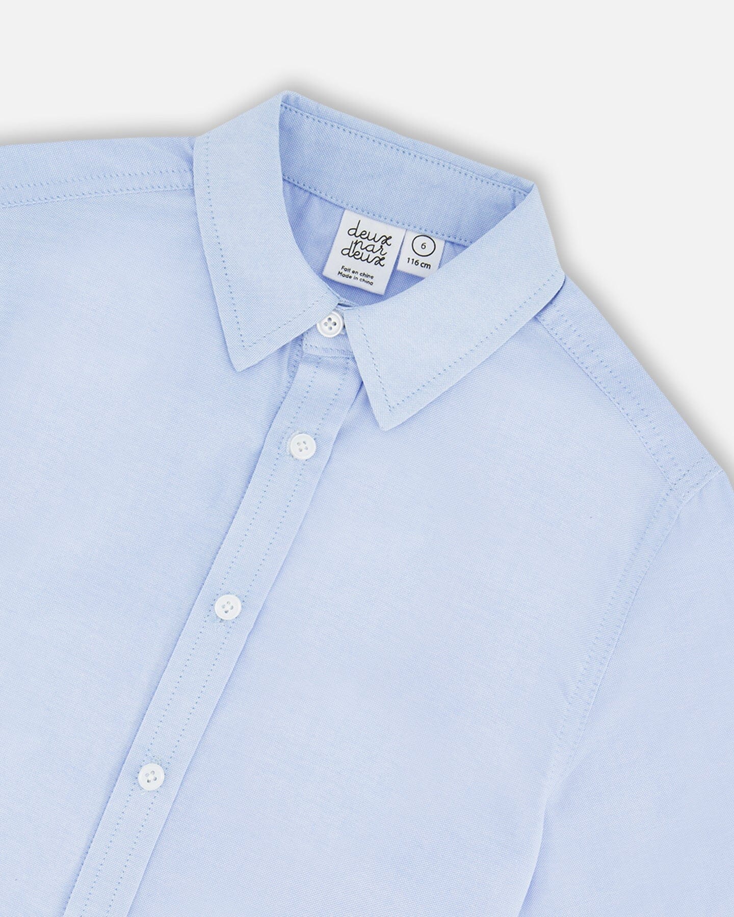 Long Sleeve Button Down Shirt Pale Blue : Chemise à manches longues boutonnée bleu pâle