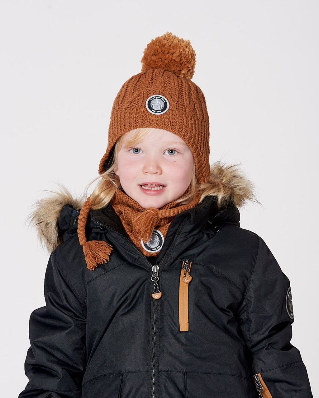 Lined Winter Hat With Pompom Brown Sugar : Chapeau d'hiver doublé avec pompon sucre brun