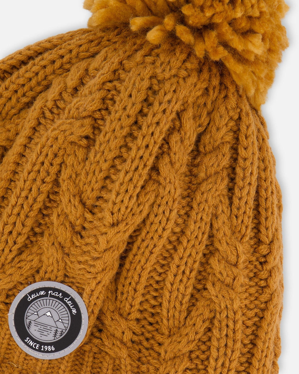 Lined Winter Hat With Pompom Brown Sugar : Chapeau d'hiver doublé avec pompon sucre brun