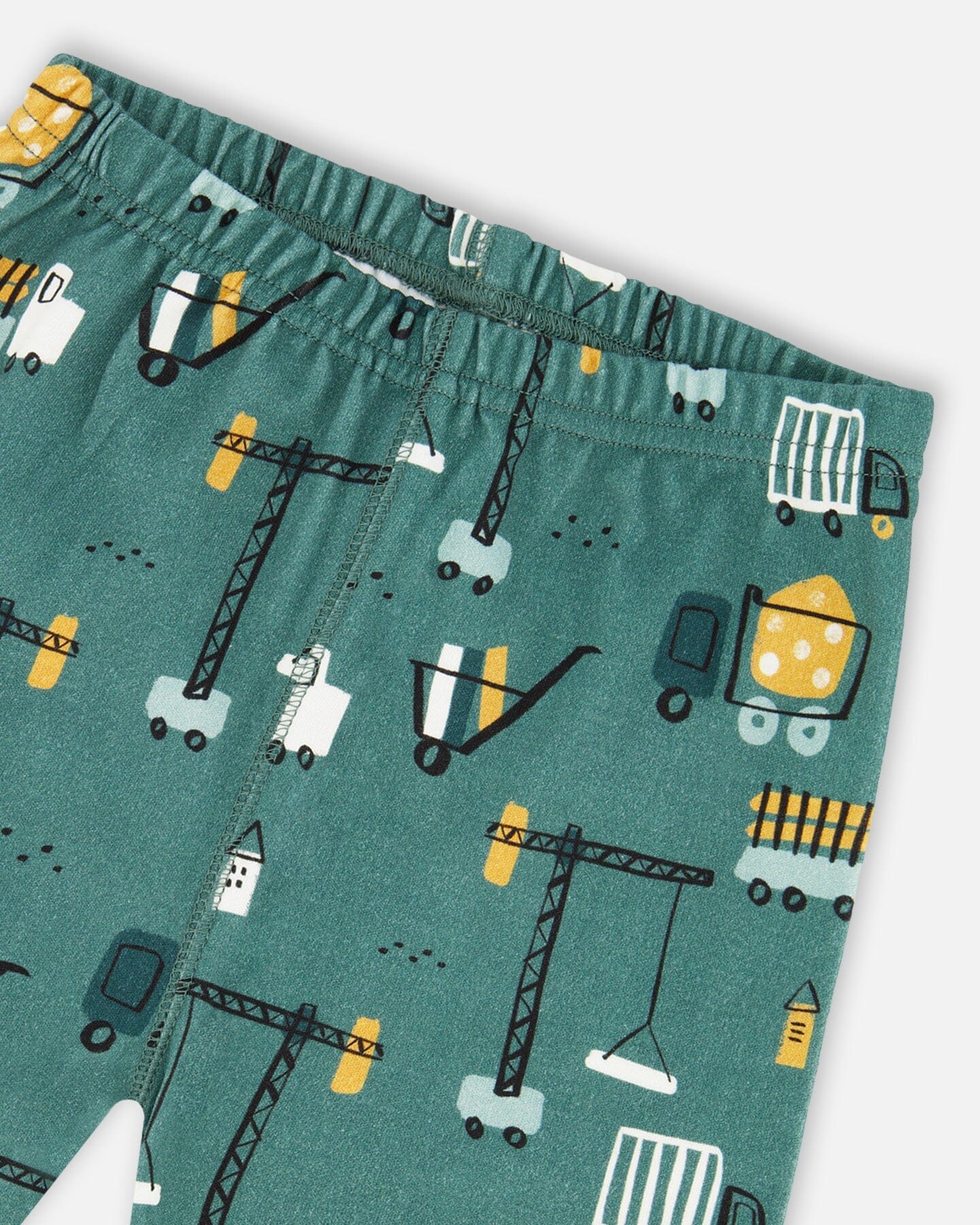 Two-Piece Organic Cotton Pajama Set Teal Construction Print ; Ensemble pyjama deux pièces en coton biologique, imprimé construction turquoise