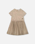 Short Sleeve Dress With Pleated Skirt Light Caramel : Robe à manches courtes avec jupe plissée caramel clair