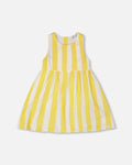 Sleeveless Dress White And Yellow Stripes : Robe sans manches à rayures blanches et jaunes.