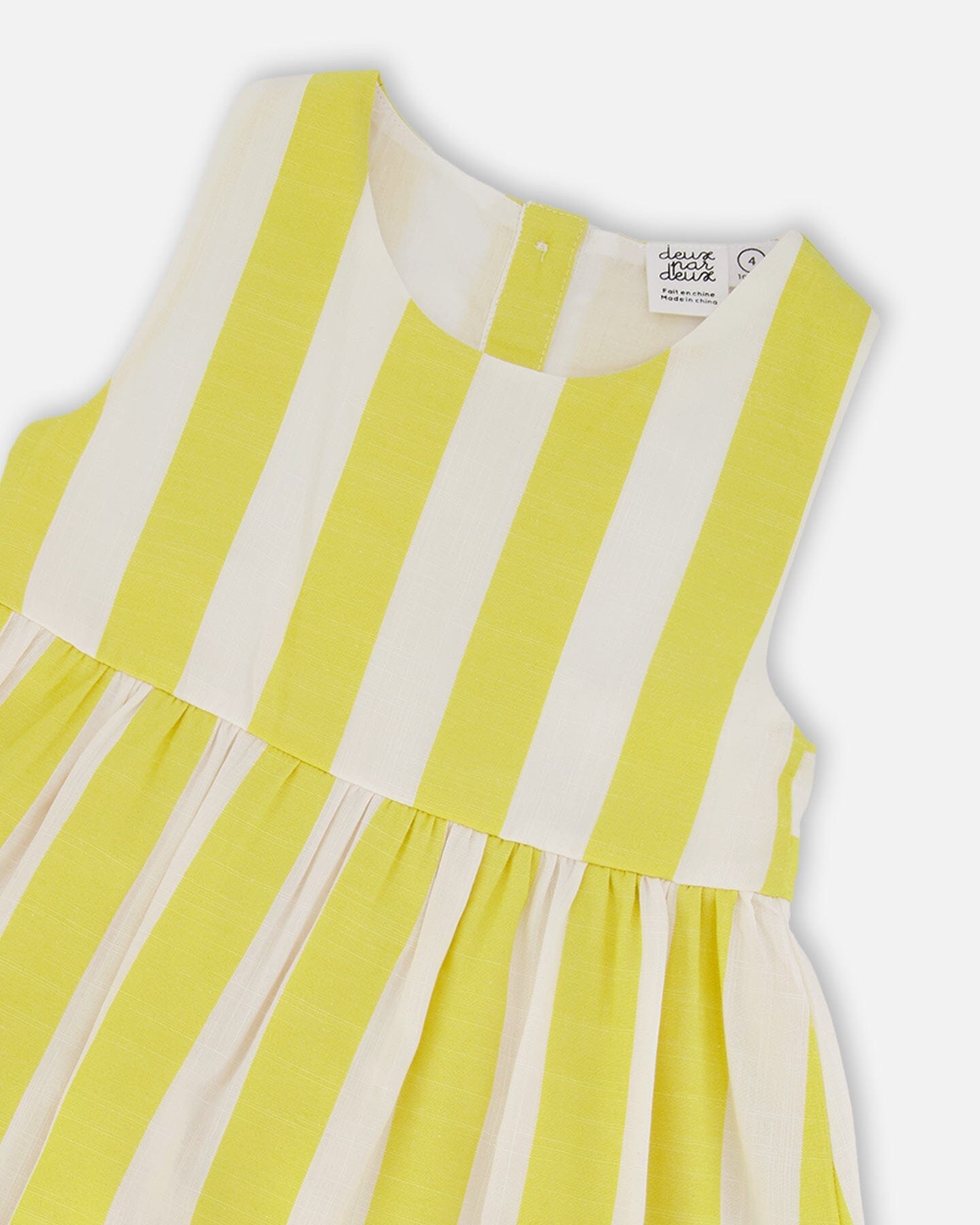 Sleeveless Dress White And Yellow Stripes : Robe sans manches à rayures blanches et jaunes.