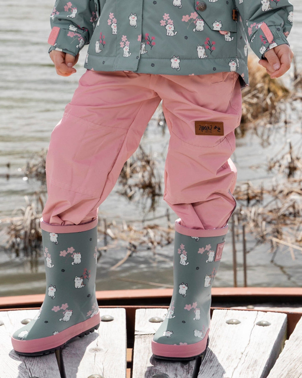 Rain Boots In Natural Rubber Green Cat Print Bottes de pluie en caoutchouc naturel à motif chat vert: