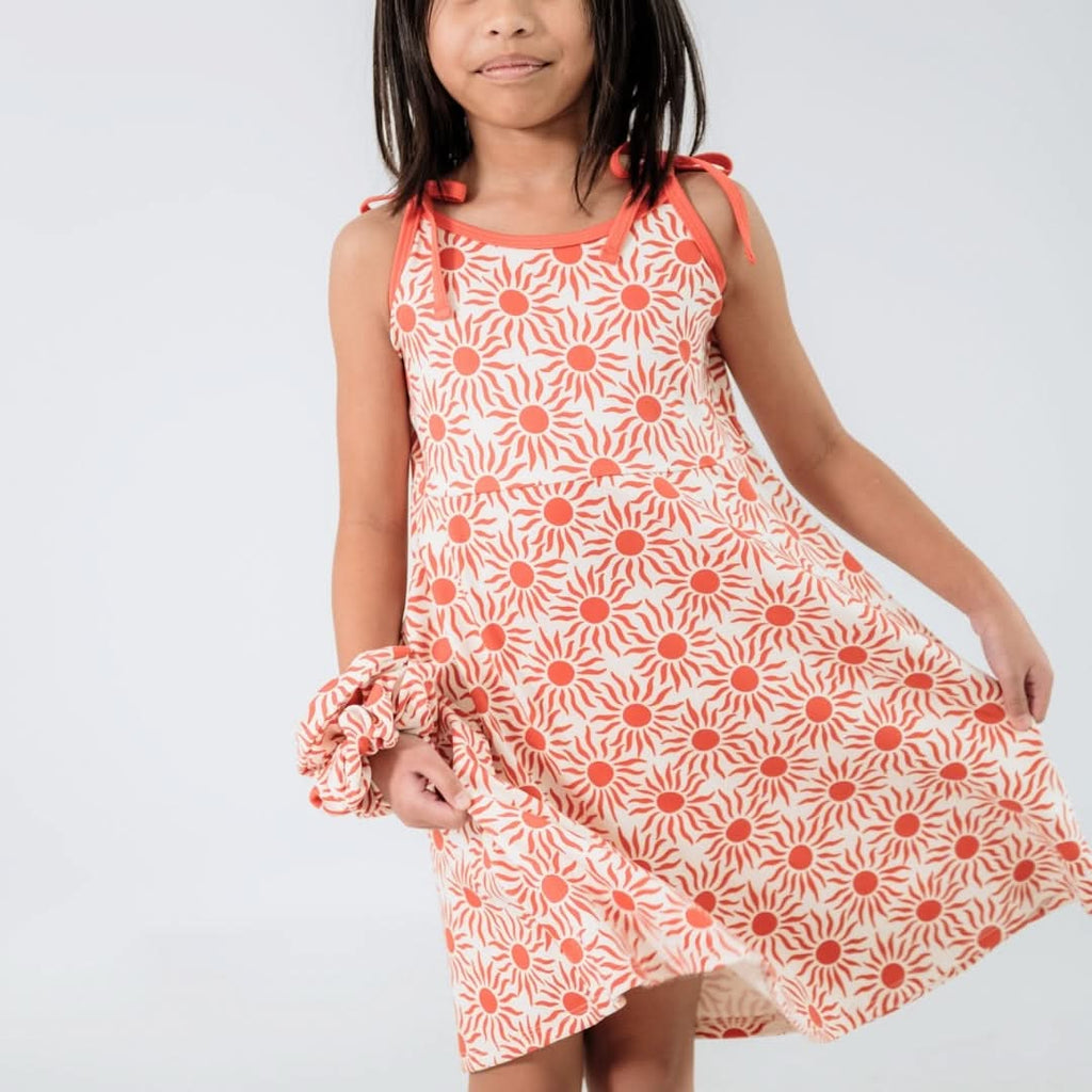 Youth Bamboo Bow Strap Dress | Sunkissed ; Robe à bretelles nœud en bambou pour enfant | Effet soleil: